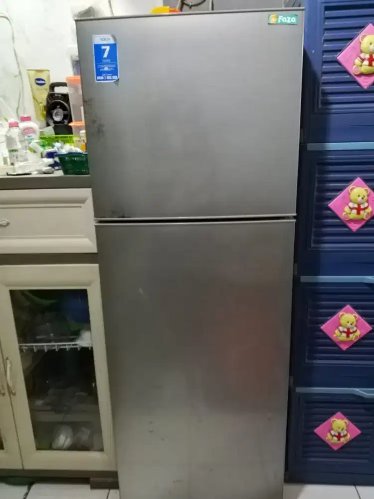 Di jual kulkas Aqua 2 pintu