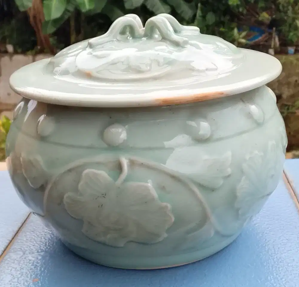 Keramik Guci Celadon
