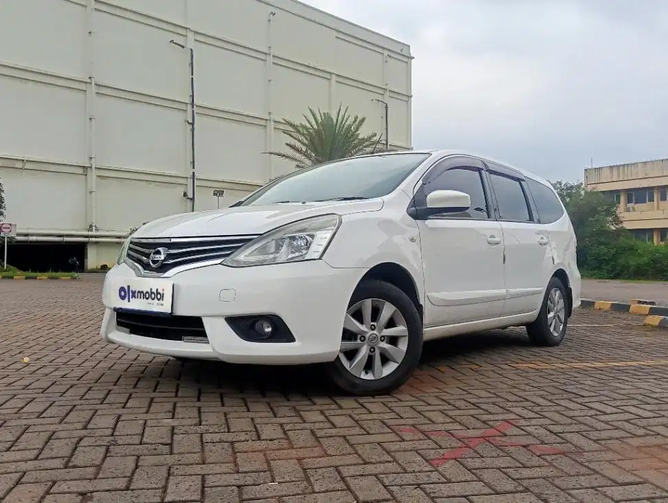 TDP 5,JT Nissan Grand livina 1.5 XV Bensin-AT Putih 2015