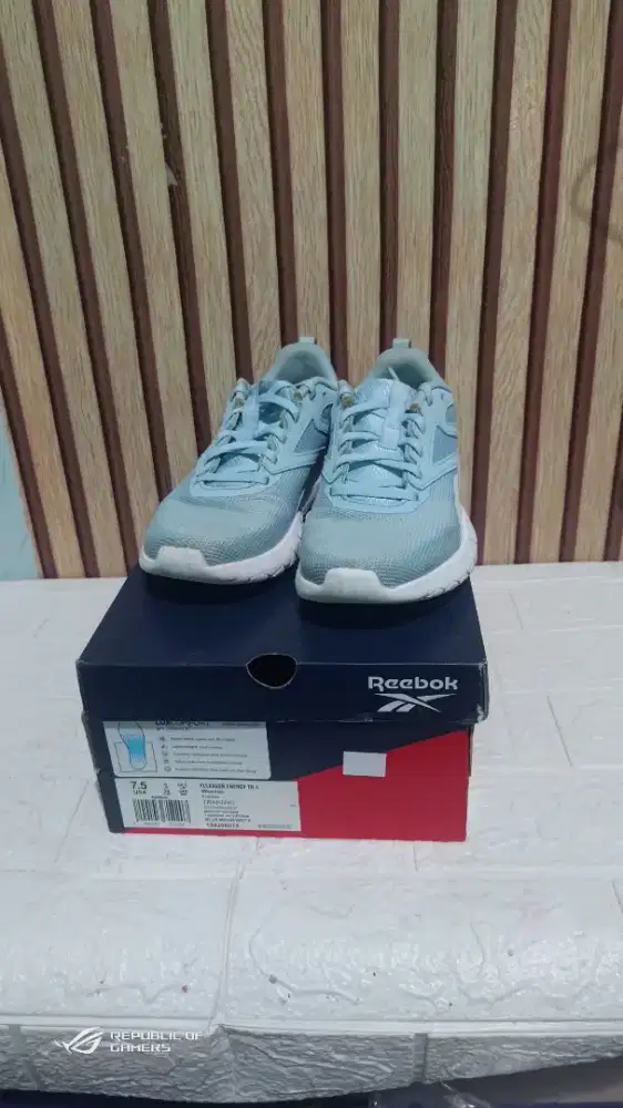 Sepatu Wanita Reebok Flexagon Energy TR 4 Size 38 (EUR)