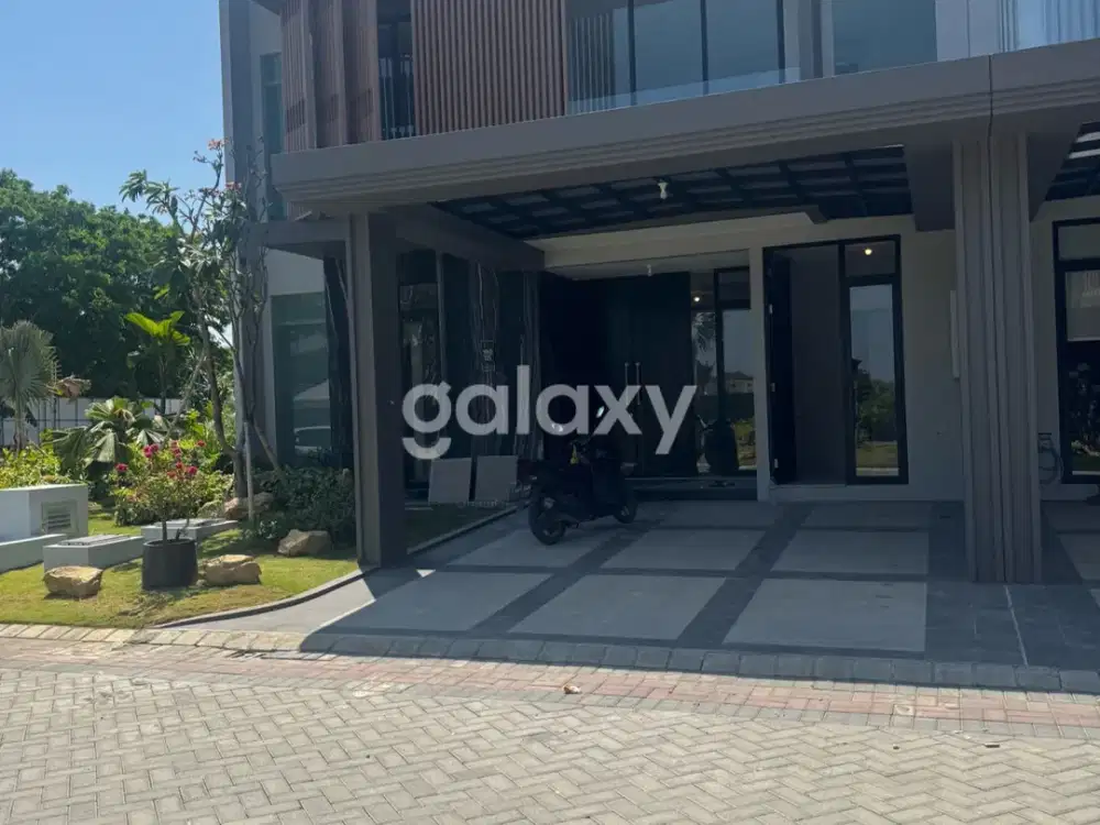 Rumah gress mewah di Grand Island, Pakuwon City, Surabaya.