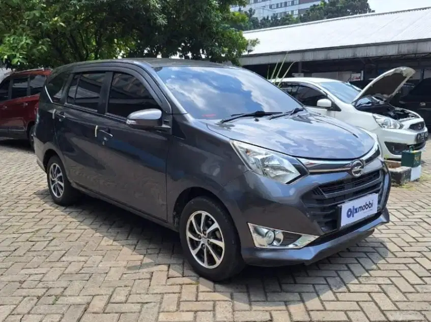 DP MURAH Daihatsu Sigra 1.2 R Bensin-AT 2016 Silver CUFDB