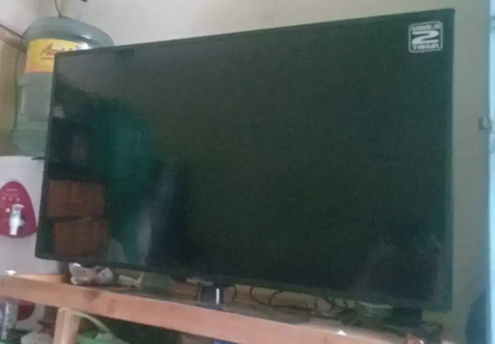 LED Polytron 40inc layar blank biru