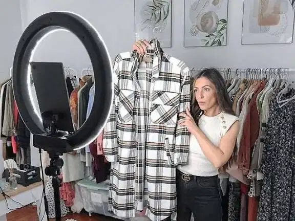 Host Live Streaming Wanita (Product Fashion non hijab)