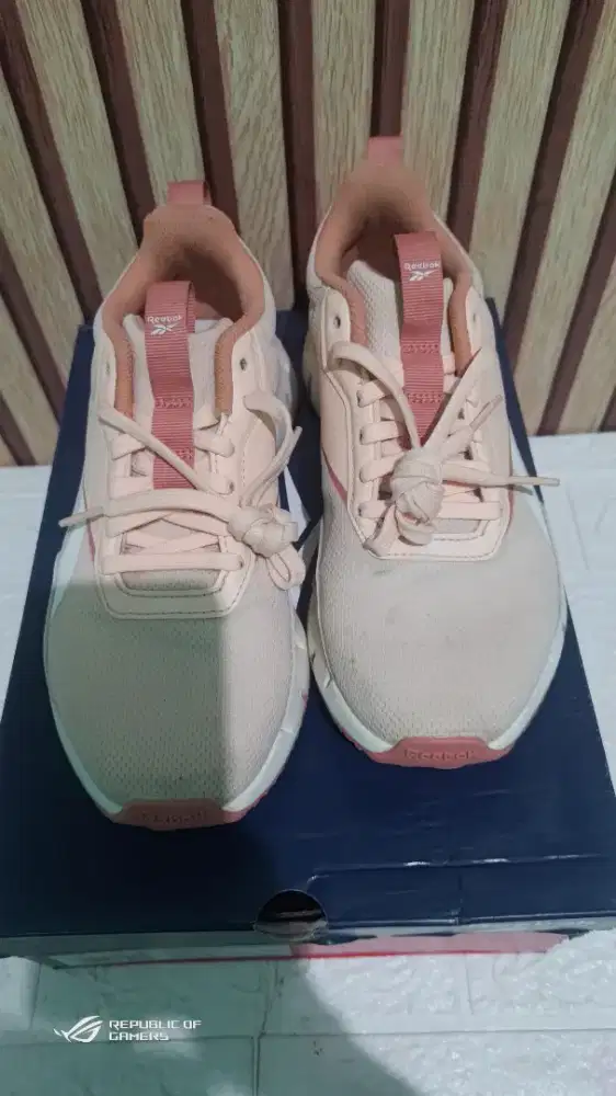 Sepatu Wanita Reebok Zig Dinamyca STR Size 37 (EUR)