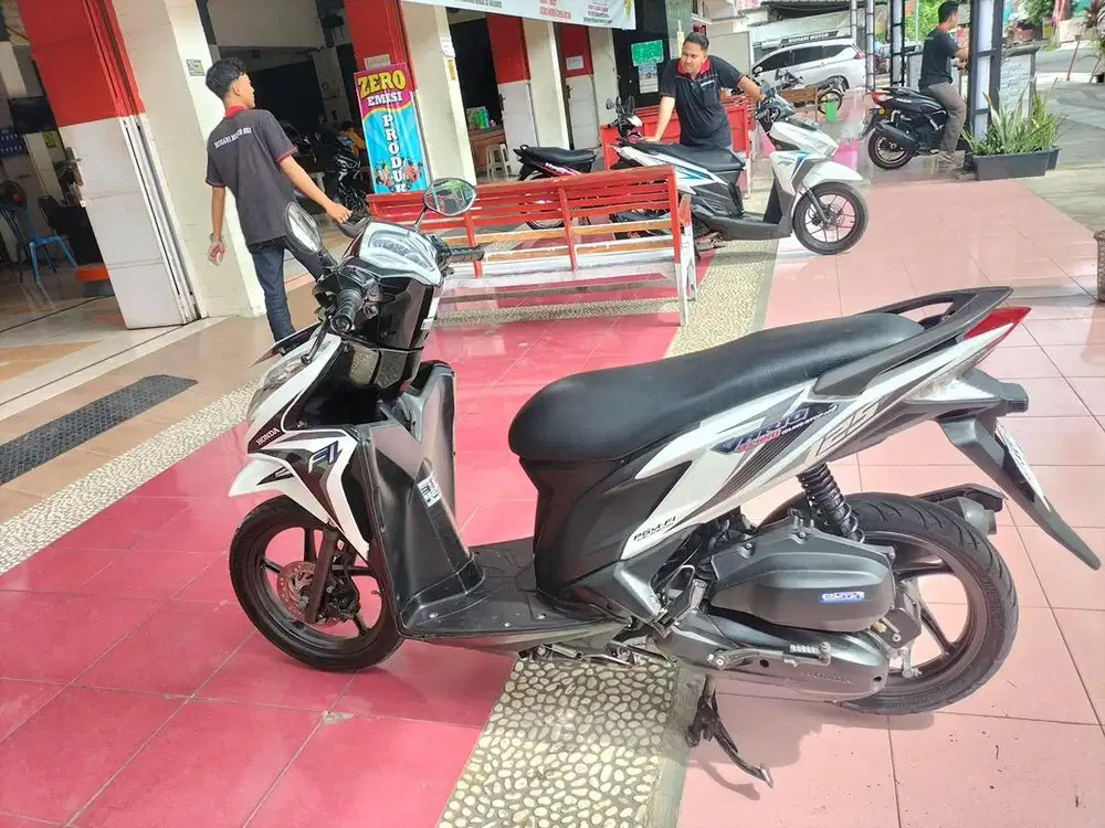 VARIO 125 TAHUN 2015