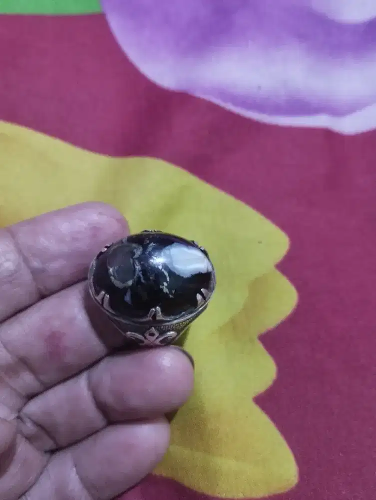 Cincin antik natural