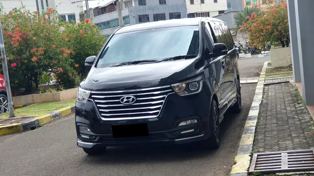 Hyundai h1 royale diesel 2020 hitam
