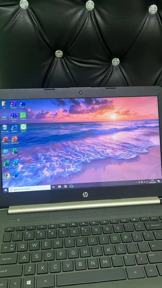 Jual Laptop HP warna silver 14 Inch