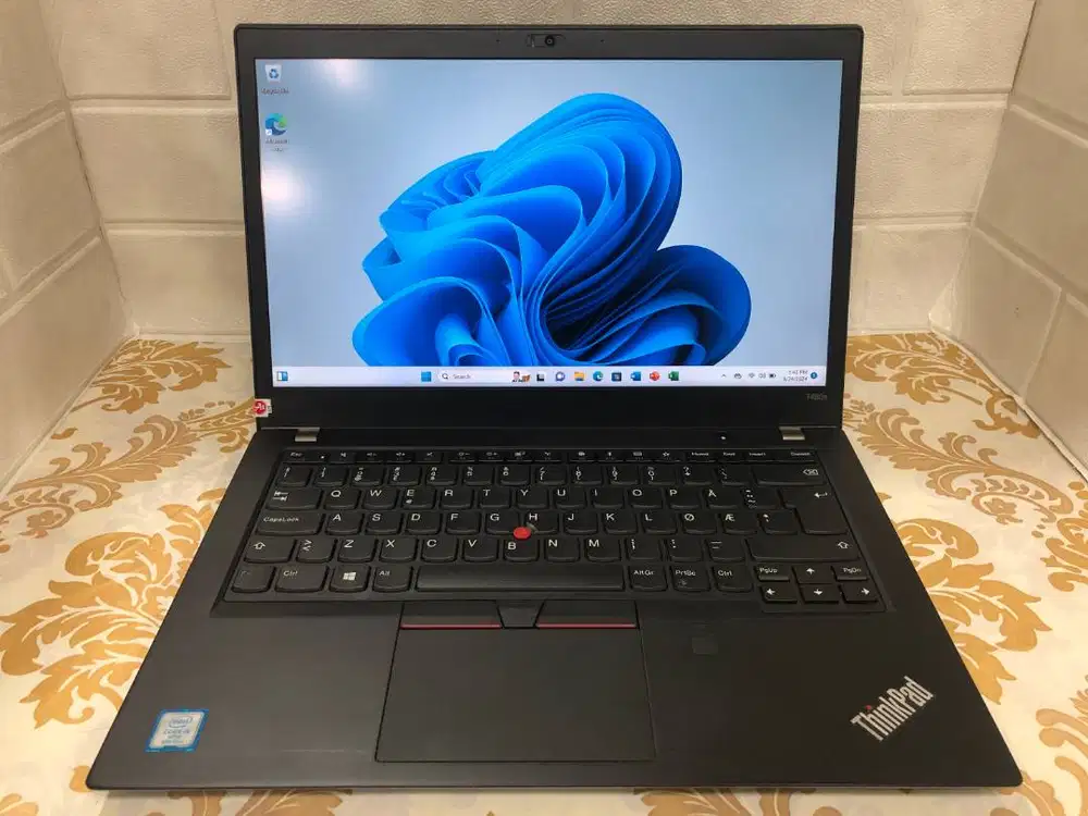 LENOVO THINKPAD T480S LAYAR SENTUH CORE I5 GEN8 RAM 8GB SSD 256GB