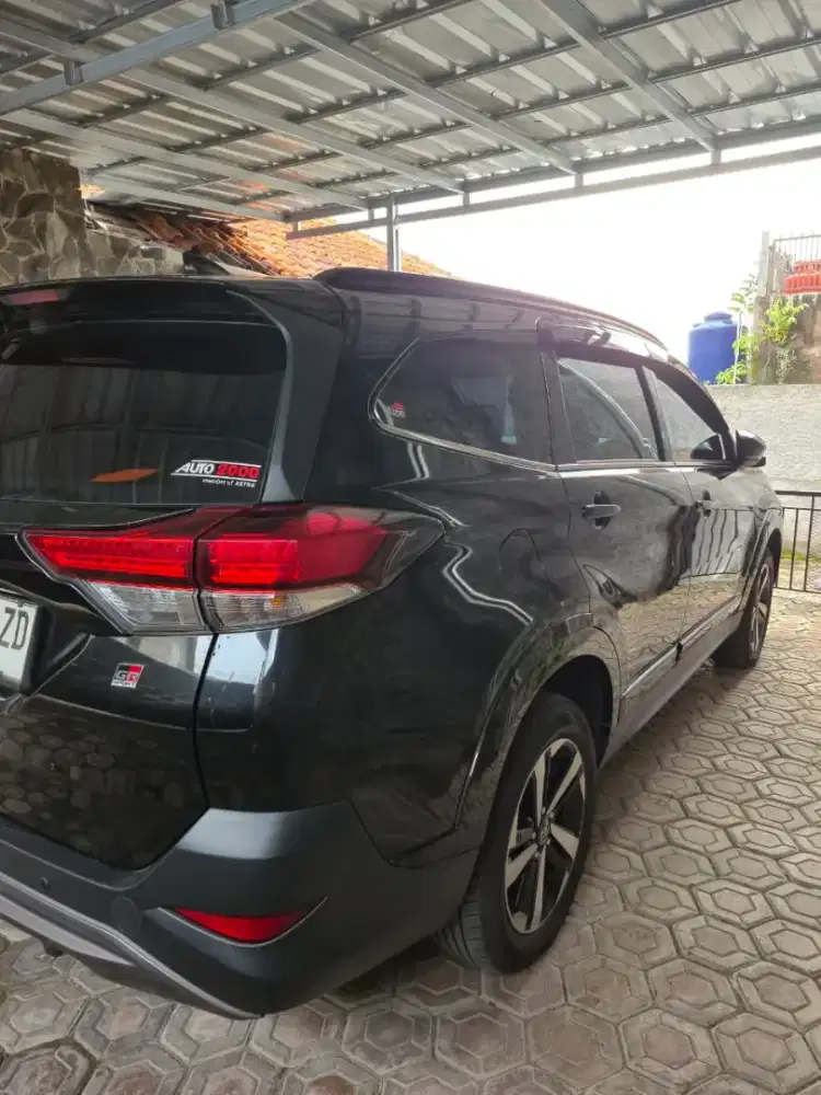 Jual cepat Toyota Rush GR sport facelift 2024 hitam Manual Km rendah