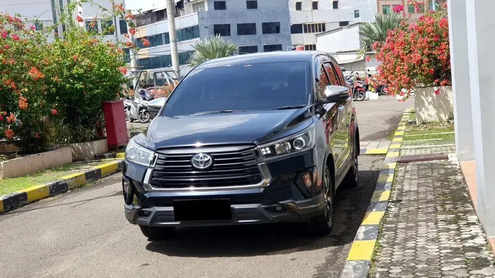 Toyota kijang innova venturer bensin 2022 hitam pajak panjang