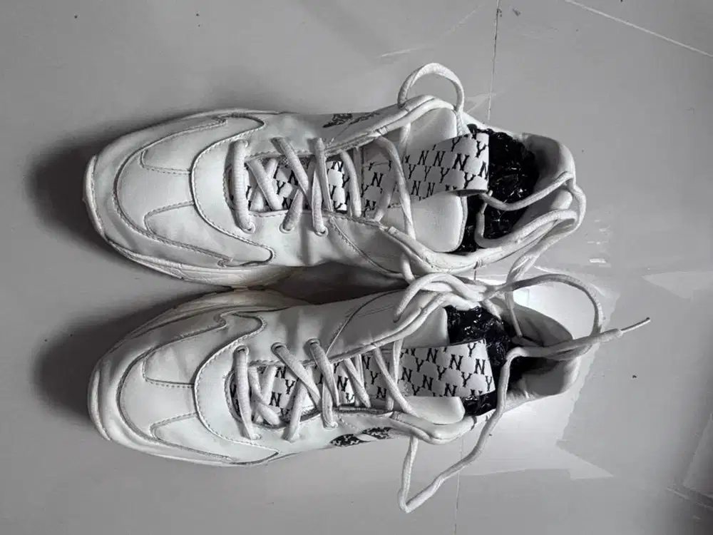 SEPATU MLB YANKESS NY CREAM LEATHER size 42,5 siap nongkrong