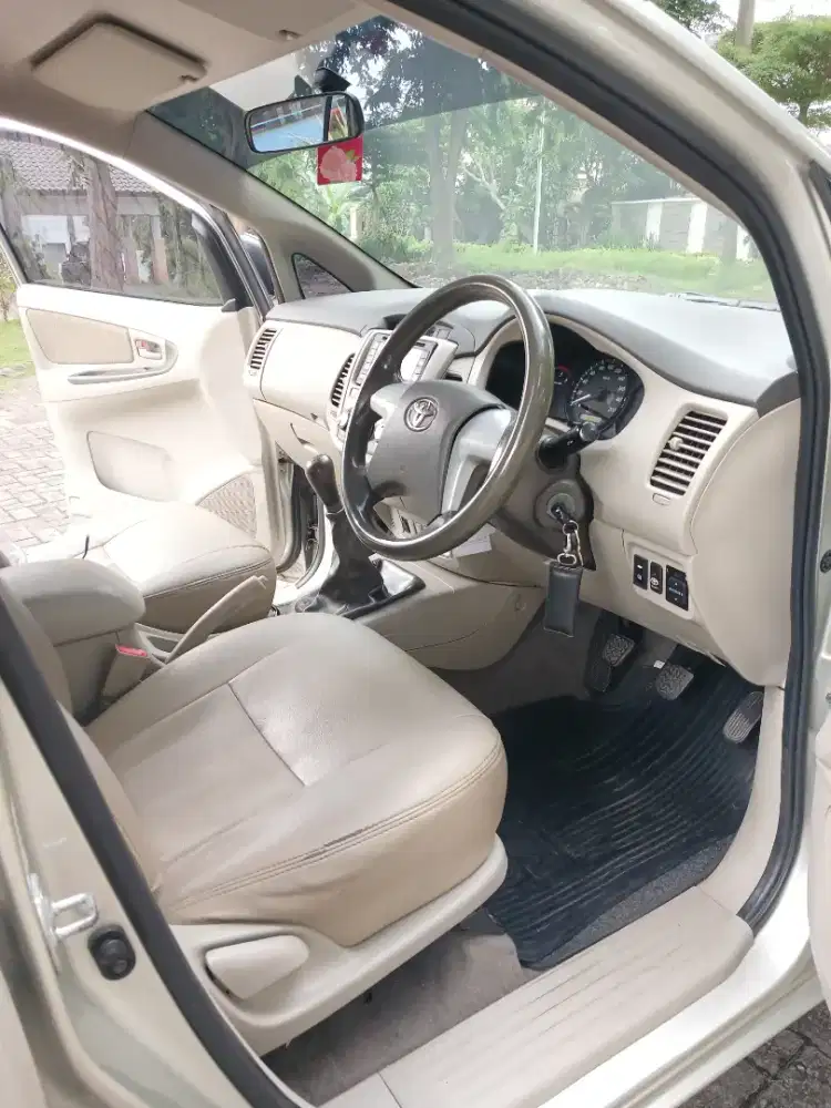 Innova Diesel E km 85rb antik 0 spet