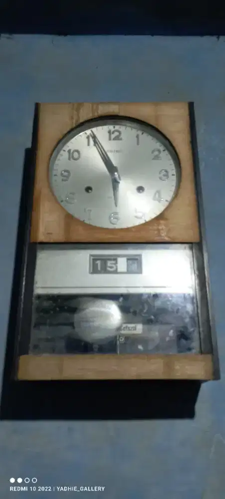 Jam dinding antik mesin asli