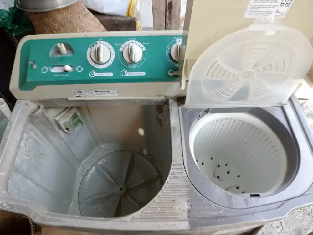 Dijual mesin cuci merk LG 2 tabung