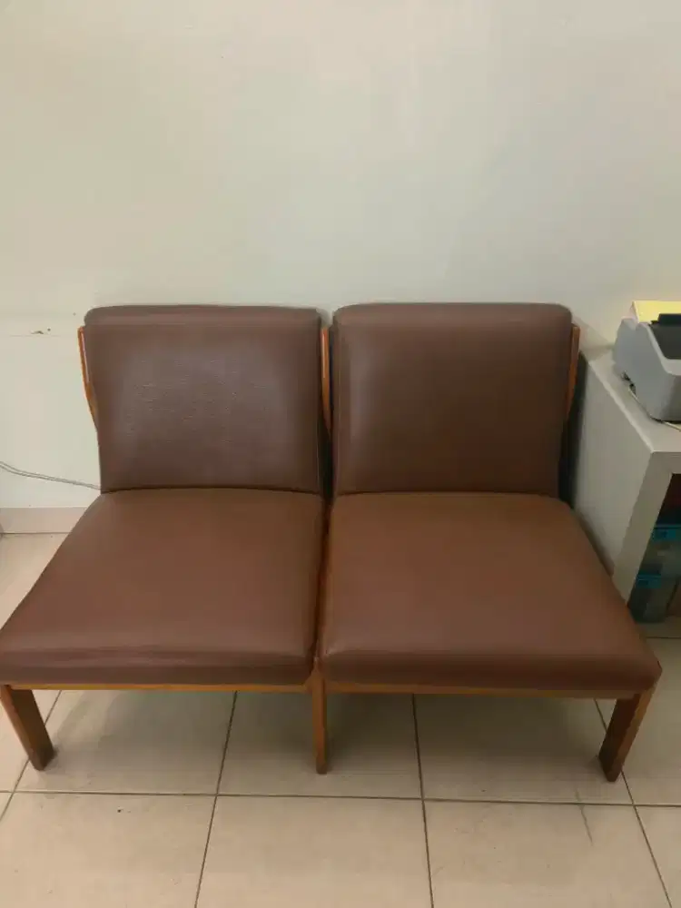 sofa 2duduk ada 2pcs kulit coklat