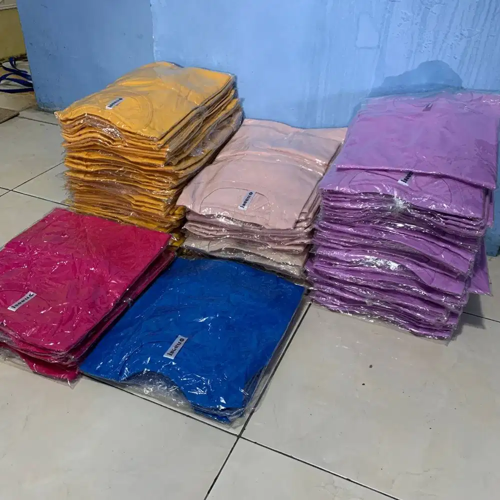 Lelang Kaos Croptop Polos Wanita