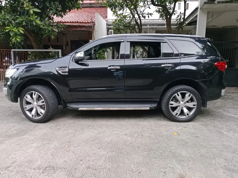 Dihual Ford Everest Titanium AT Plus tahun 2015 Diesel
