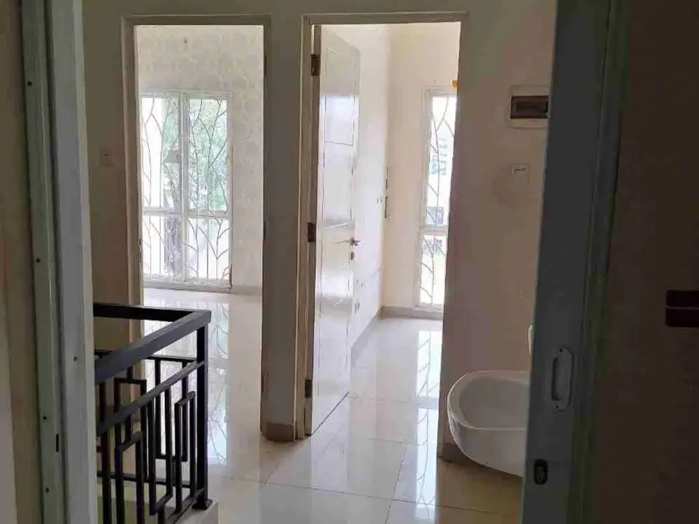 RUMAH MINIMALIS 2 LANTAI DI CLUSTER METLAND MENTENG CAKUNG, JAKTIM