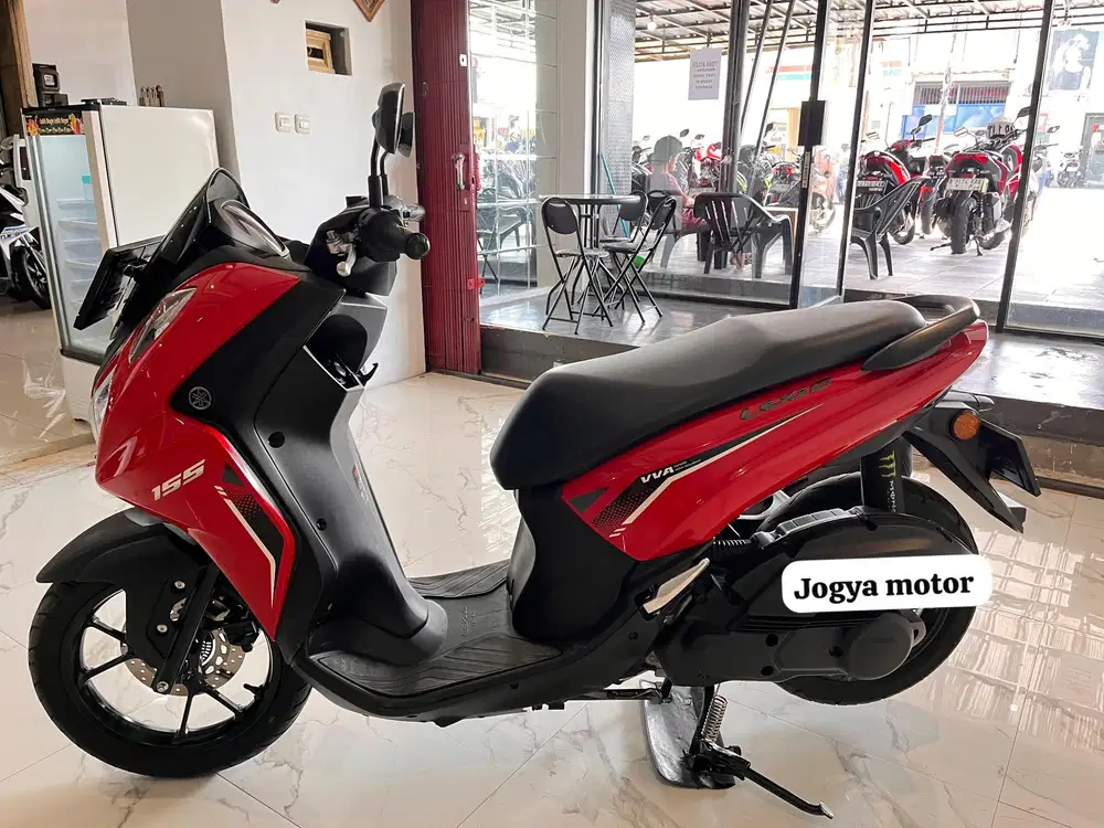 (B) Yamaha lexi LX 155 2025 cash / credit