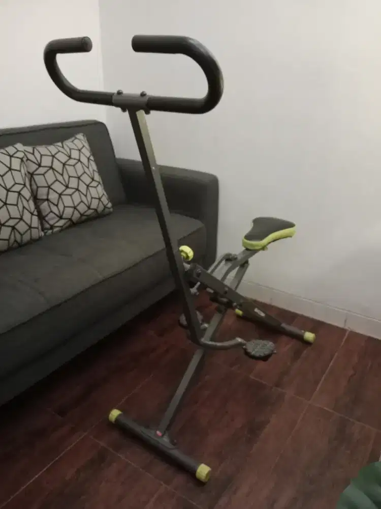 Excider alat melatih otot perut