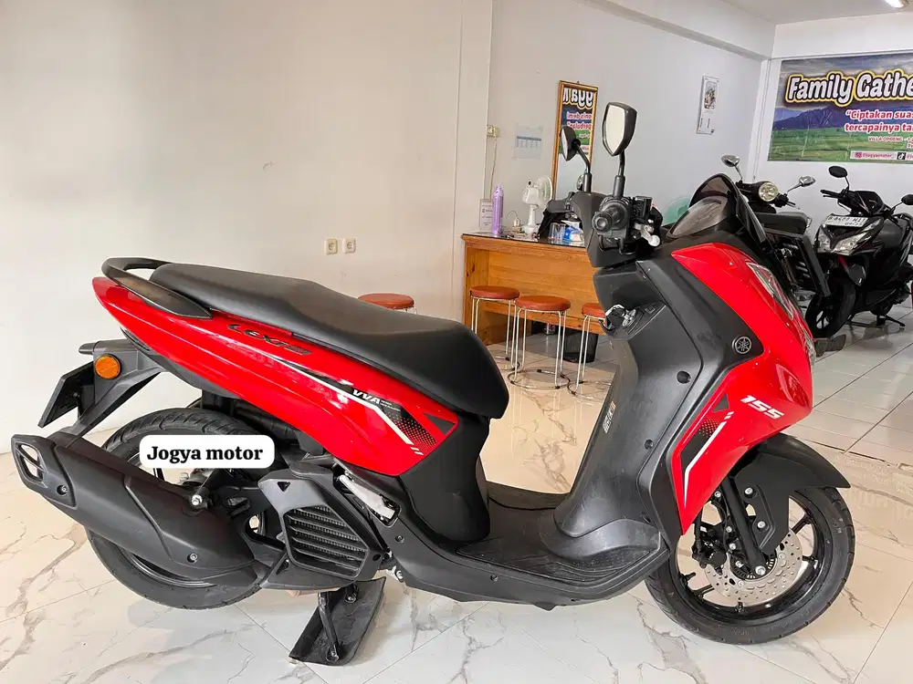(B) Yamaha lexi Lx 155  tahun 2025 cash & credit