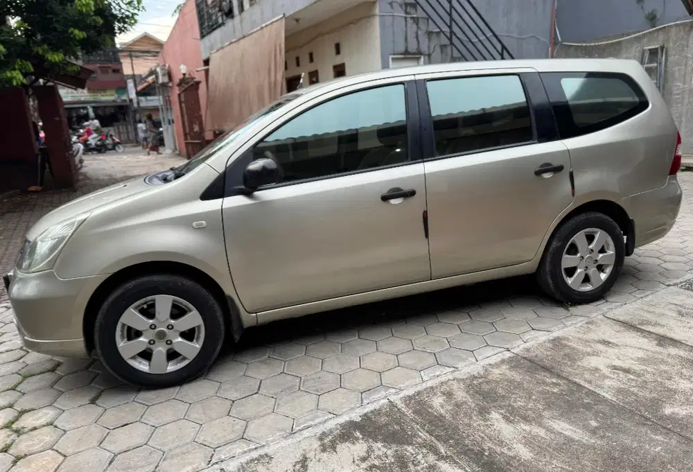 Nissan Livina 2008 Bensin