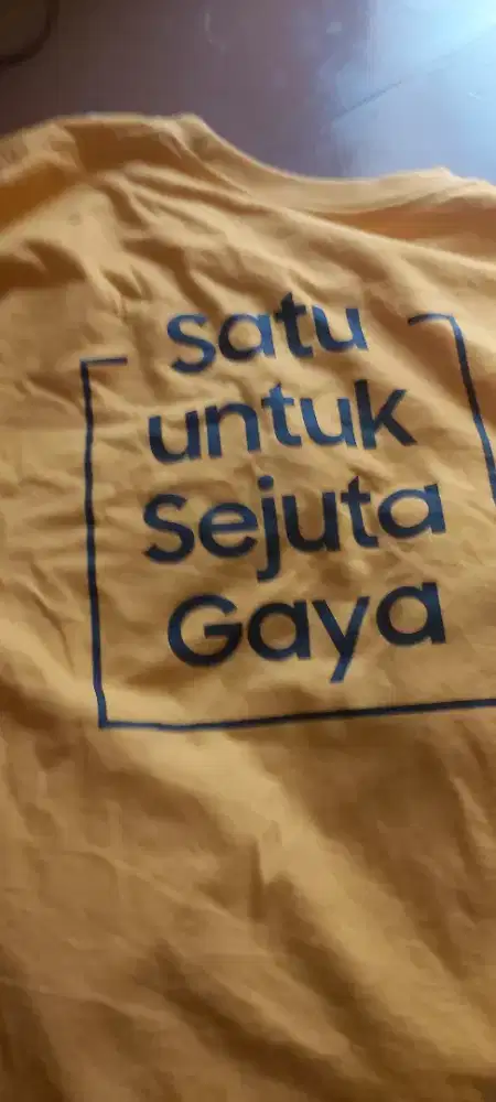 Uniqlo kaos samsung, no nokia