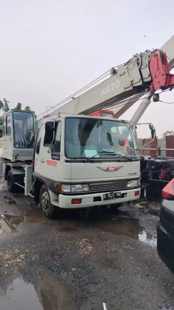 Kato truck crane 7 ton