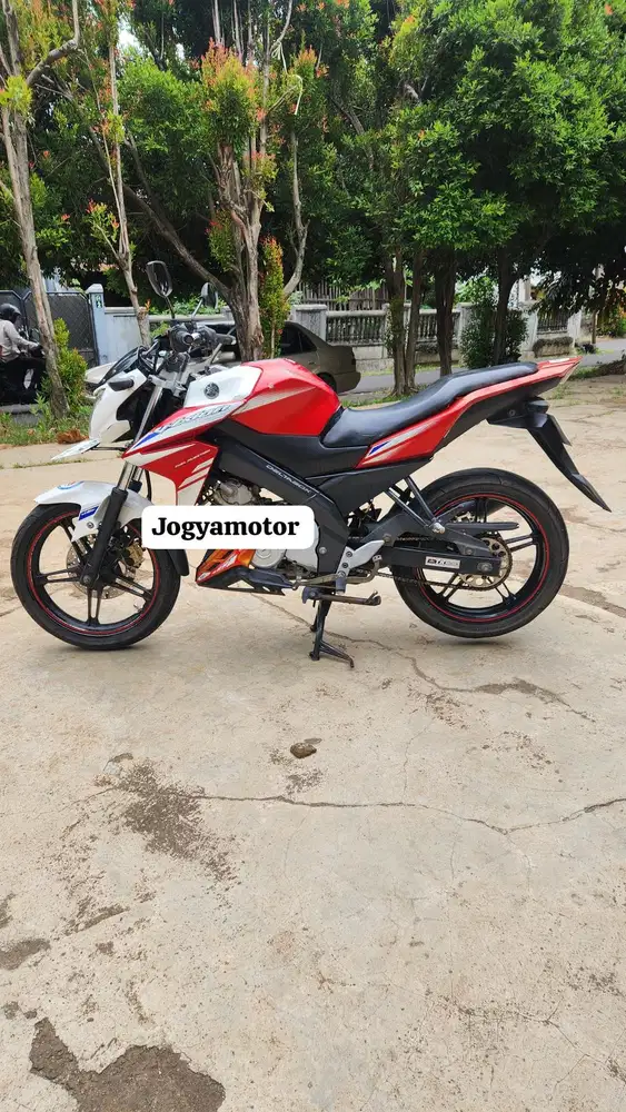 (B) yamaha vixion tahun 2015 cash