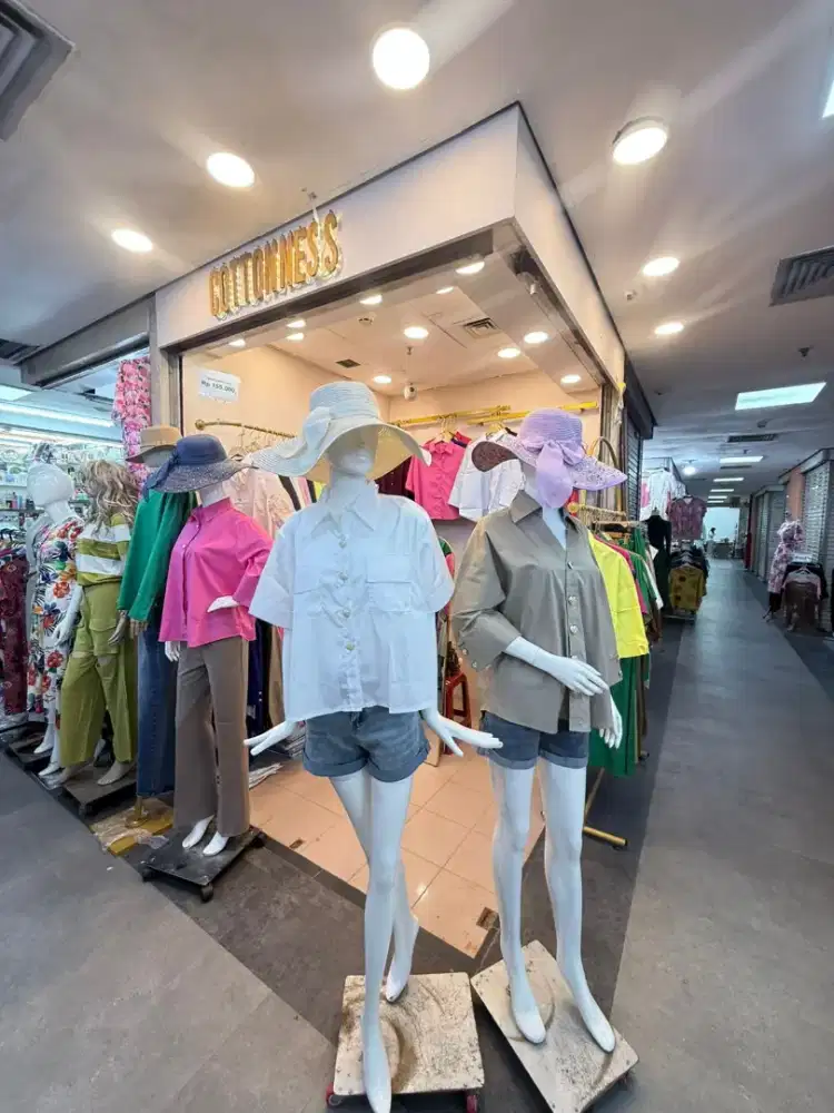 KARYAWATI BERPENGALAMAN JAGA TOKO BAJU