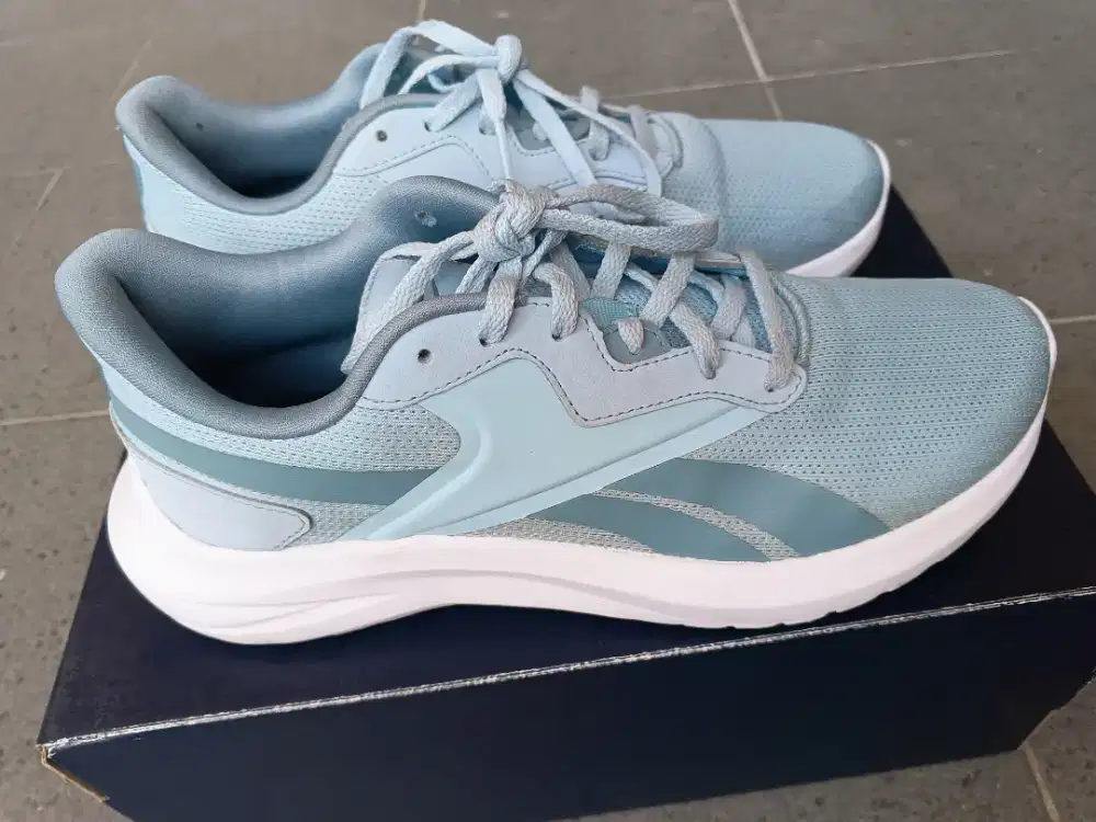 Pre Loved Sepatu Reebok Energen Lux 100% Ori Bisa Nego