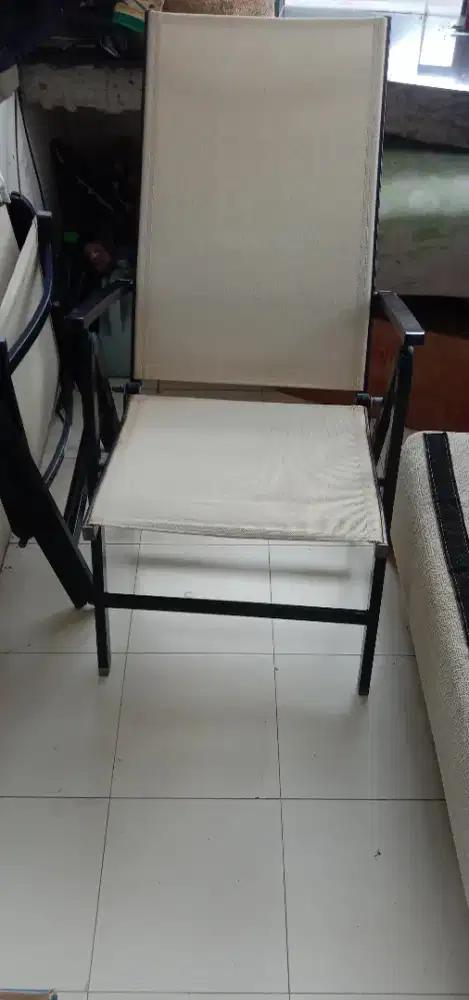 Kursi kolam renang lipat