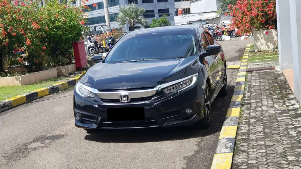 Km38rb honda civic turbo es sedan 2017 hitam pajak panjang