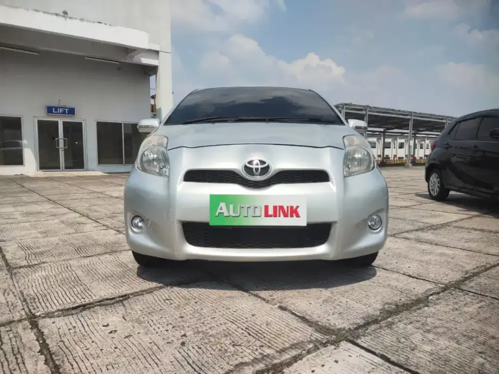 Yaris E 1.5 2013 matic silver 2014 AT 2012 TANGAN PERTAMA BAGUS