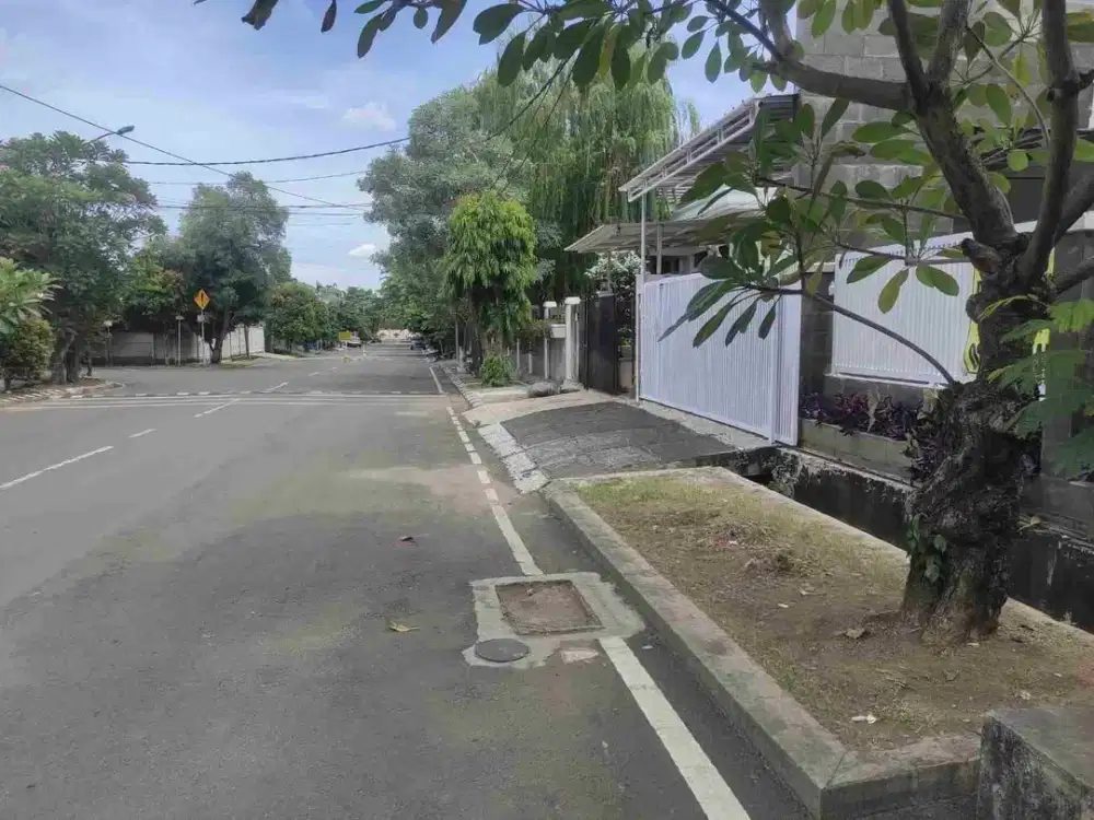 Disewakan rumah mewah nyaman LT 333 LB 250 di duren sawit dkt akses tol Becak kayu