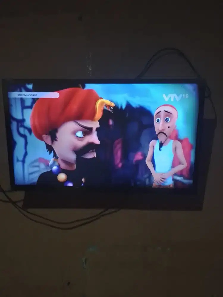 Samsung 32 inc , menonton TV bisa tanpa starbox,tv nempel di dinding