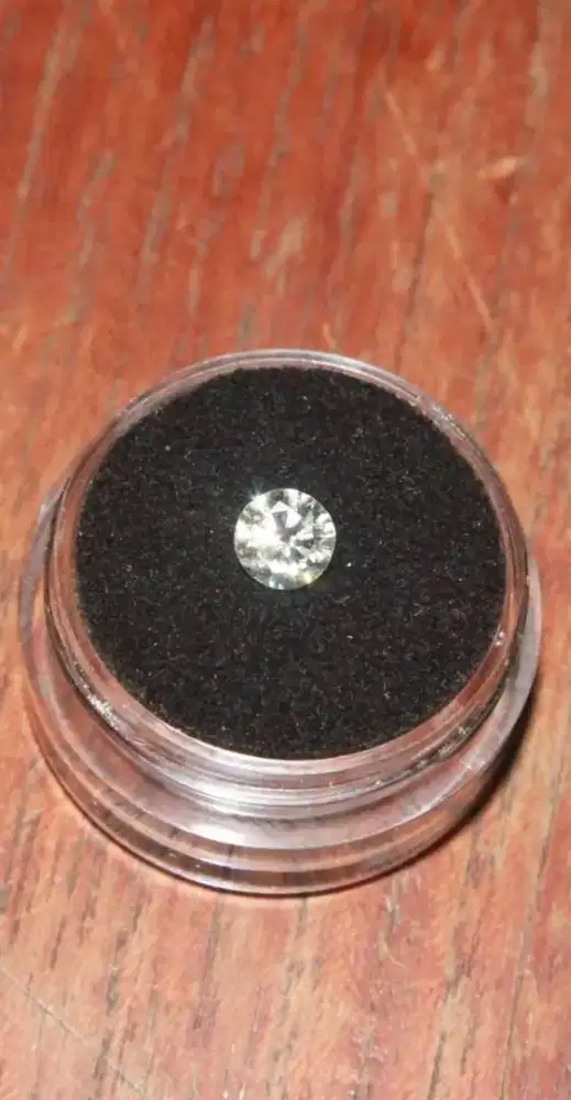 Berlian Natural CGL 0.63ct – Round Cut Warna K Clarity I2