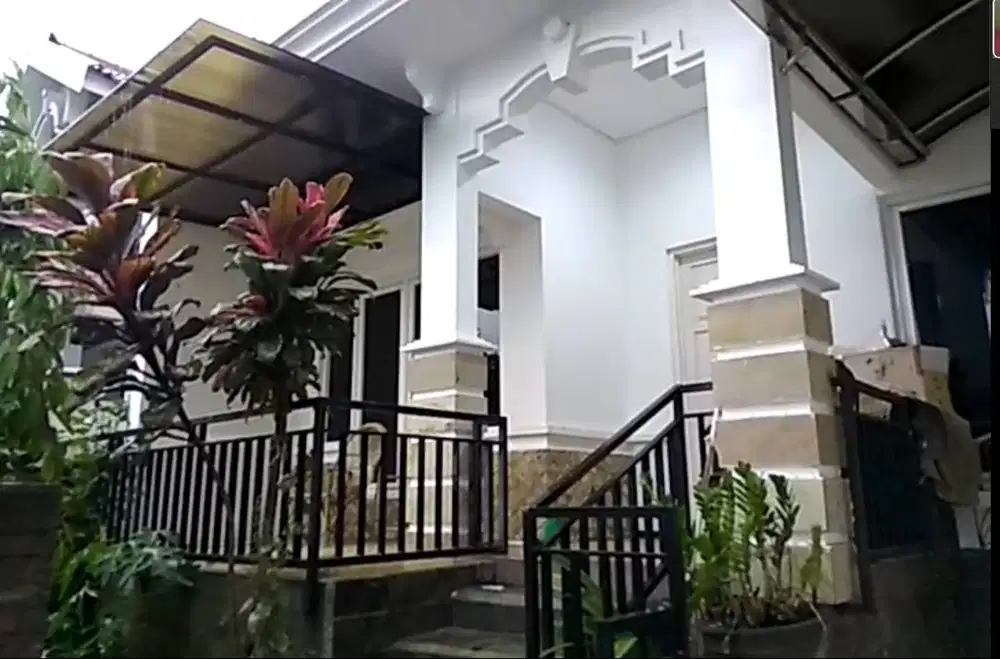DISEWAKAN rumah semi funist