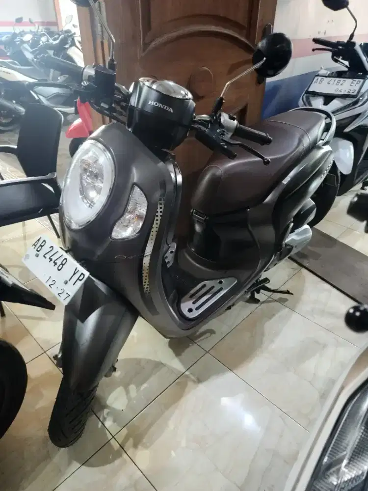 Scoopy keyless coklat 2022 Gbm bisa tunai atau kredit