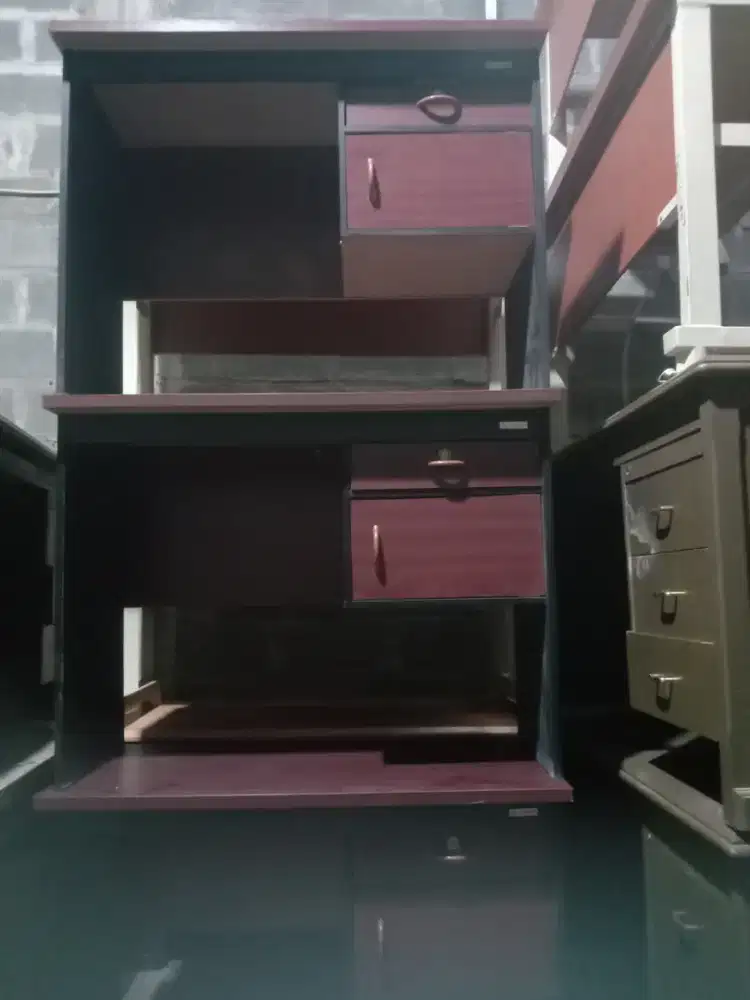 Meja kantor,meja kerja bekas