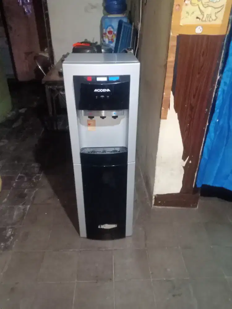 Jual dispenser Modena galon bawah panas,normal dingin es bisa di antar