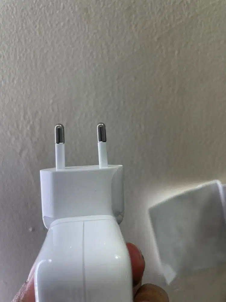 di jual seken chrger macbook Air M2 , magsafe 3