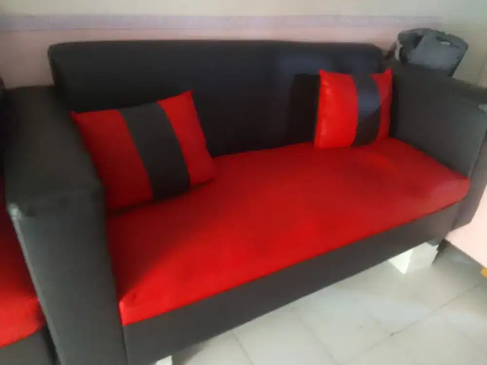 Sofa masih seperti baru. Harga ud net.