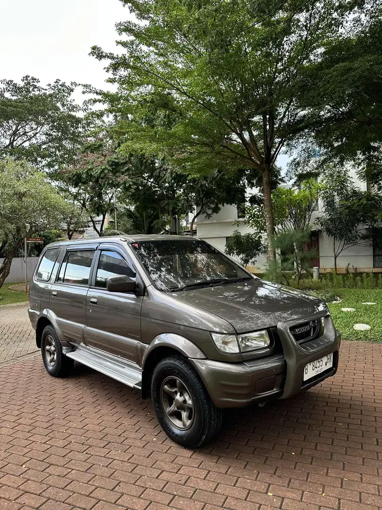 Isuzu Panther Touring AT 2002