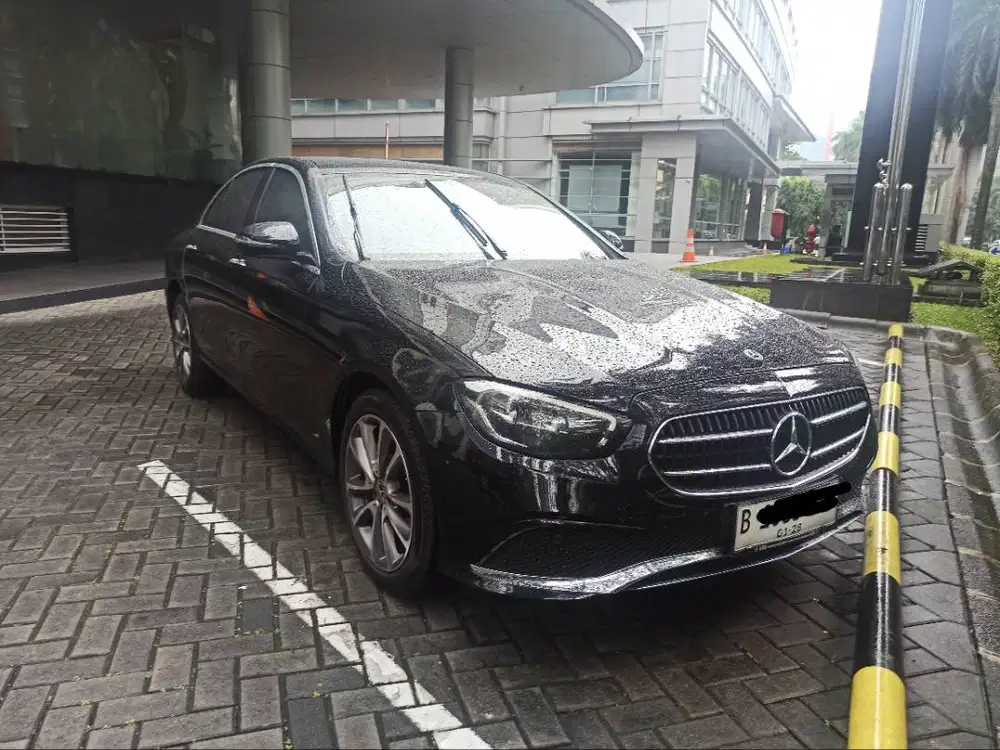 Hot sale Mercedes-Benz E 200 Avantgarde Line 2022 Black on Brown