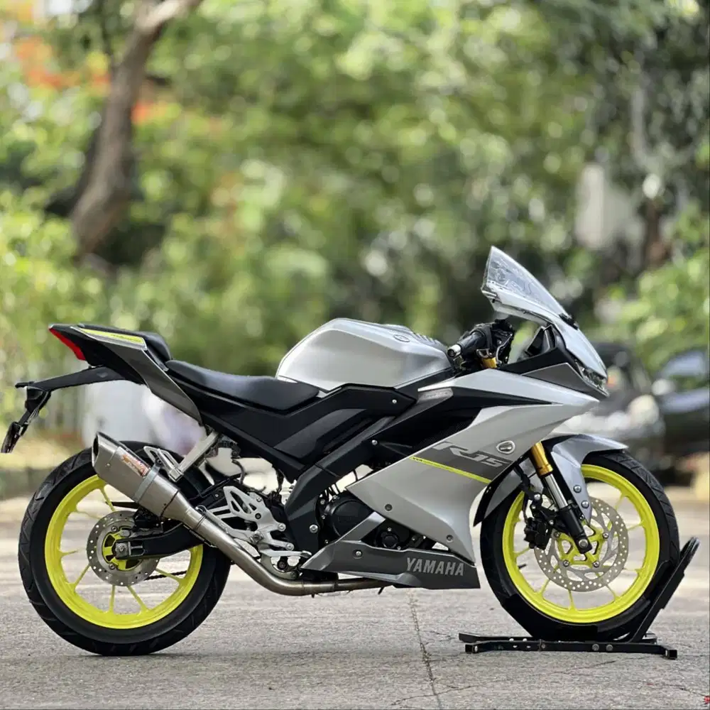 YAMAHA YZF R15 V3 2021 SILVER KM LOW PAJAK PANJANG LIKE NEW