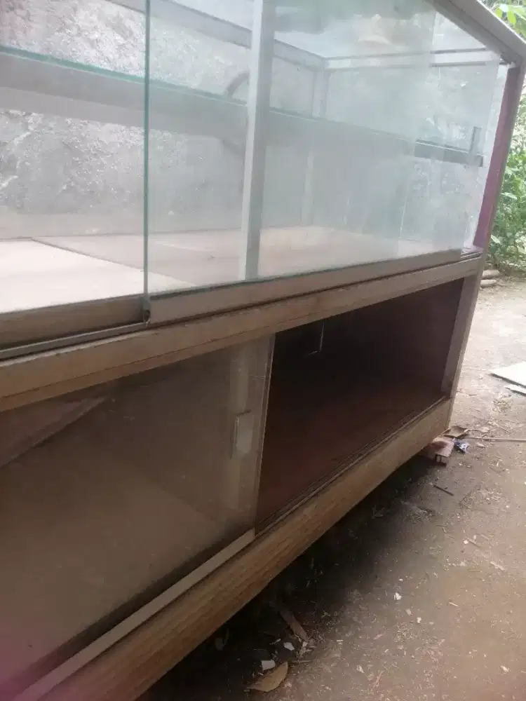 Etalase bekas konter