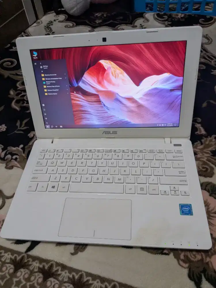 Laptop Asus X200M Minus Layar Ada Shadow Dikit Lainnya Normalan